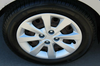 2012 Kia Rio UB MY12 S Hatchback image 12