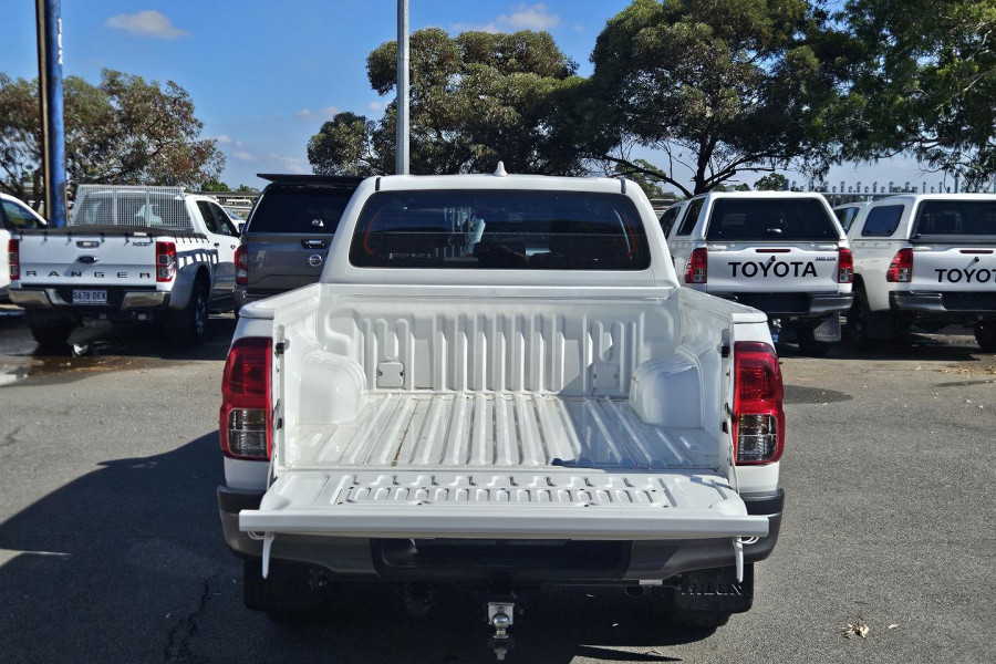 2022 Toyota HiLux GUN126R SR Double-Cab Pick-Up Image 7