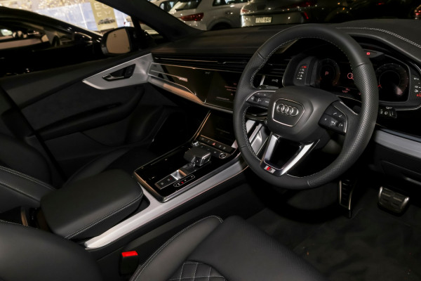 2025 MY26 Audi Q7 4M TDI 210kW S line SUV image 6