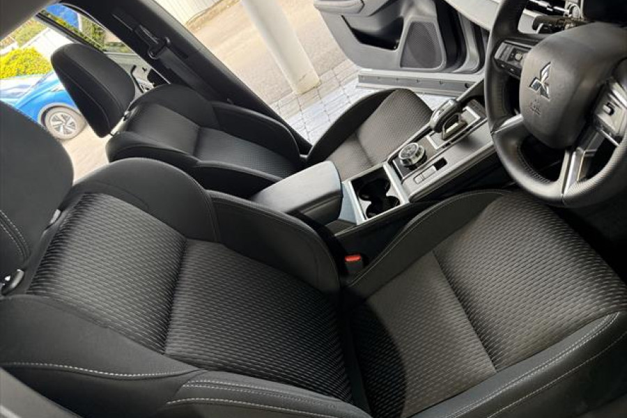 2023 MY24 Mitsubishi Outlander ZM LS SUV Image 17