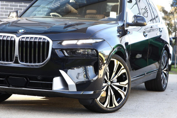 2026 BMW X7 G07 LCI xDrive40i M Sport SUV image 3