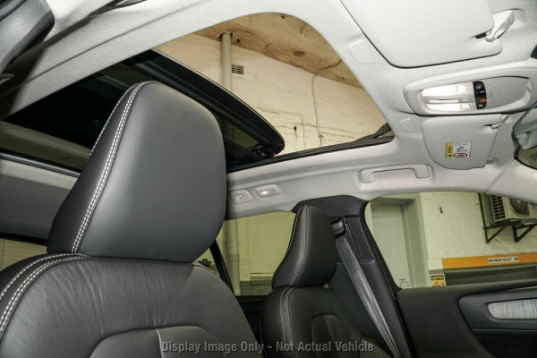 2026 Volvo XC40 XZ Ultra B4 Dark SUV Image 14