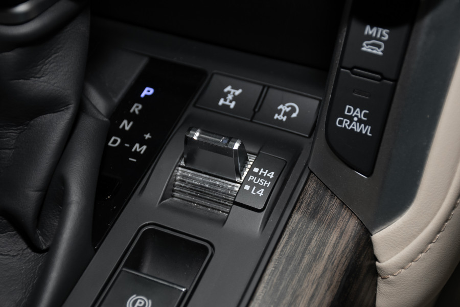 2023 Toyota LandCruiser Sahara SUV Image 22