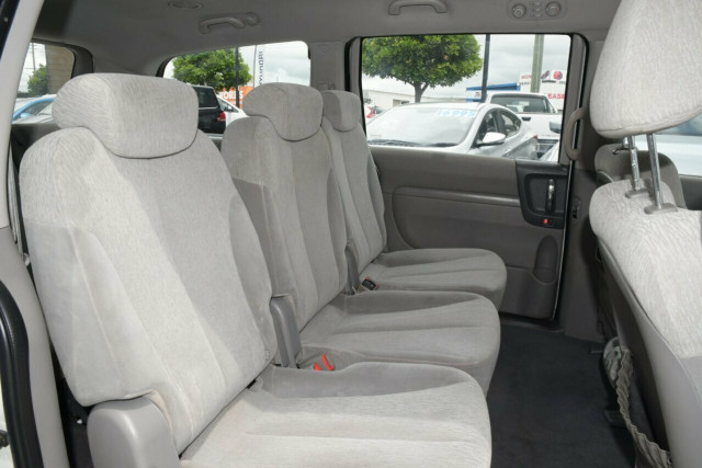 2010 Kia Grand Carnival Si 12 of 19