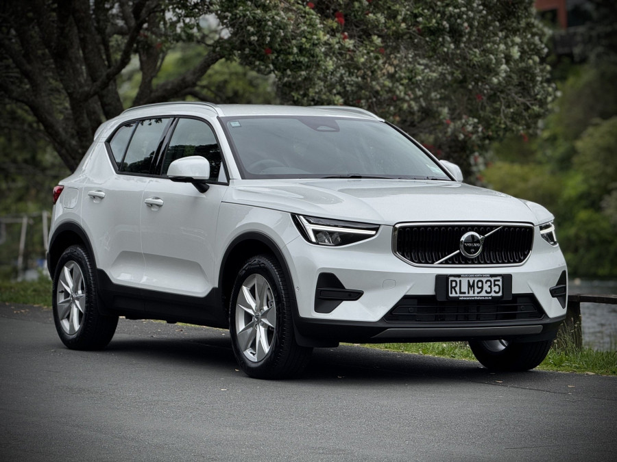 2025 Volvo XC40 XZ Plus B4 SUV Image 8