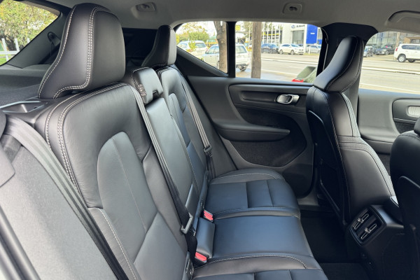 2026 Volvo XC40 XZ Ultra B4 Dark SUV Image 14