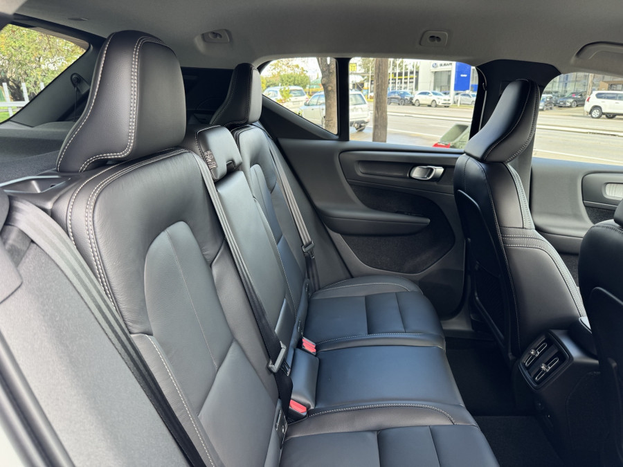 2026 Volvo XC40 XZ Ultra B4 Dark SUV Image 14