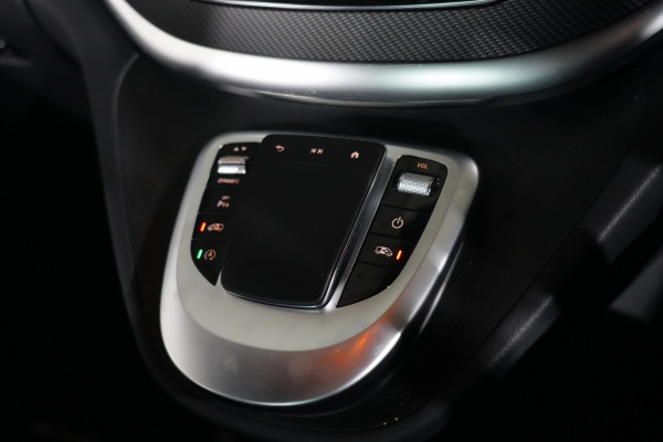 2022 Mercedes-Benz V-Class V300 d Avantgarde People Mover image 16