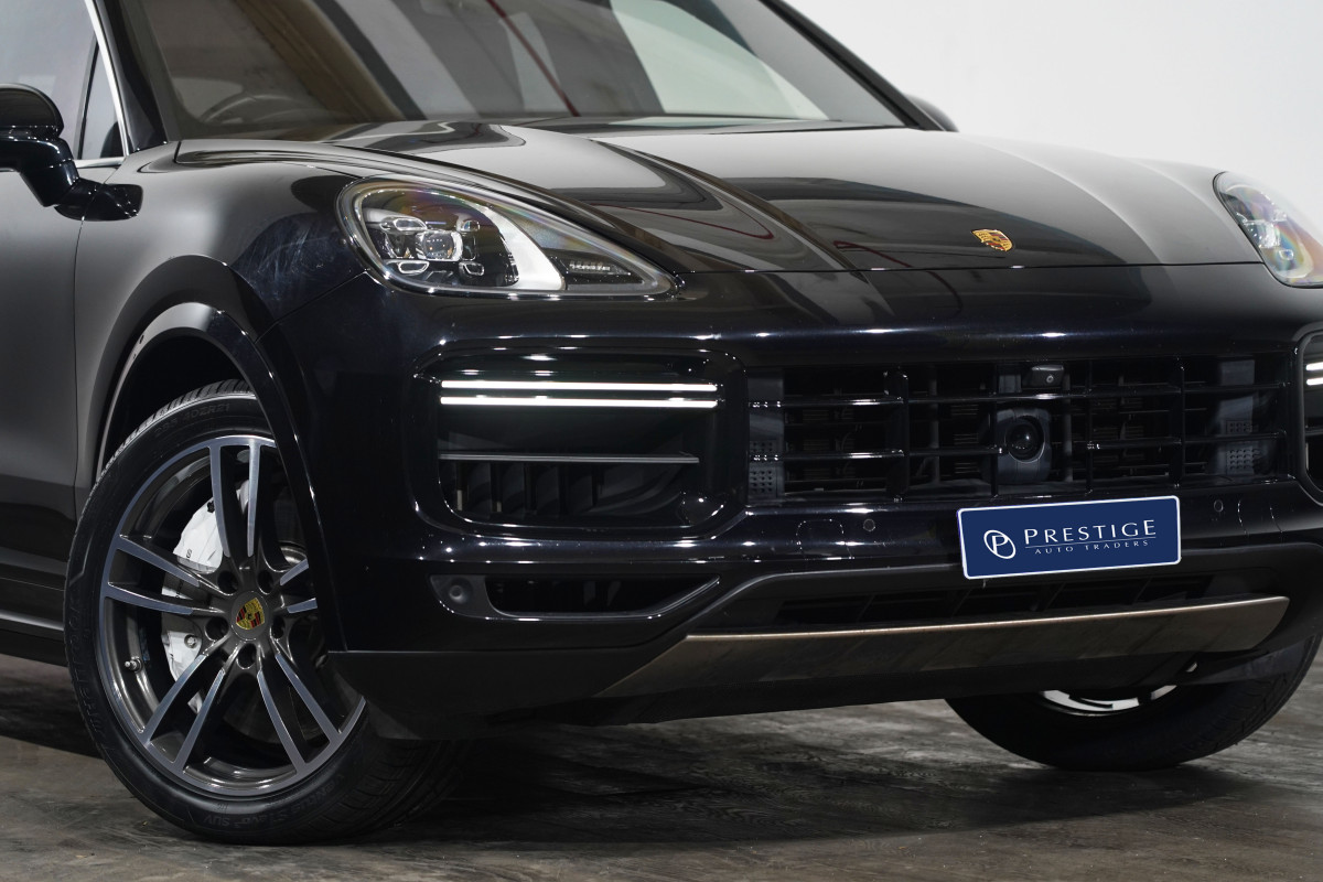2019 Porsche Cayenne Turbo SUV Image 2