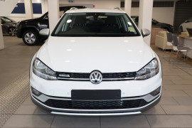 Volkswagen Golf DSG Alltrack 132TSI 1.8L T/P 6 Speed