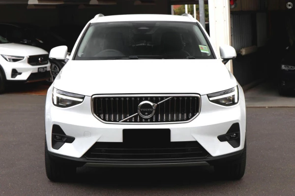 2025 MY26 Volvo XC40 XZ Ultra B4 Bright SUV Image 2