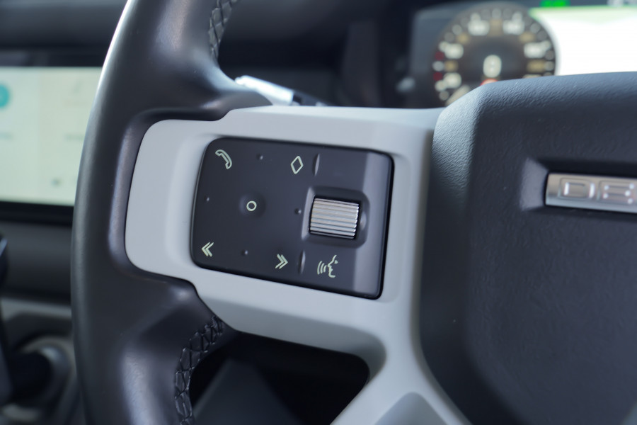 2020 Land Rover Defender L663 SE Wagon Image 20
