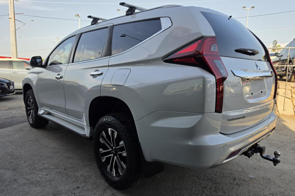 2020 Mitsubishi Pajero Sport QE GLS SUV Image 11