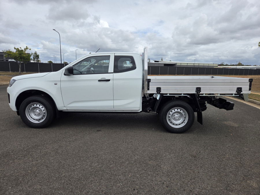 2026 Isuzu D-MAX RG SX Cab Chassis Image 6