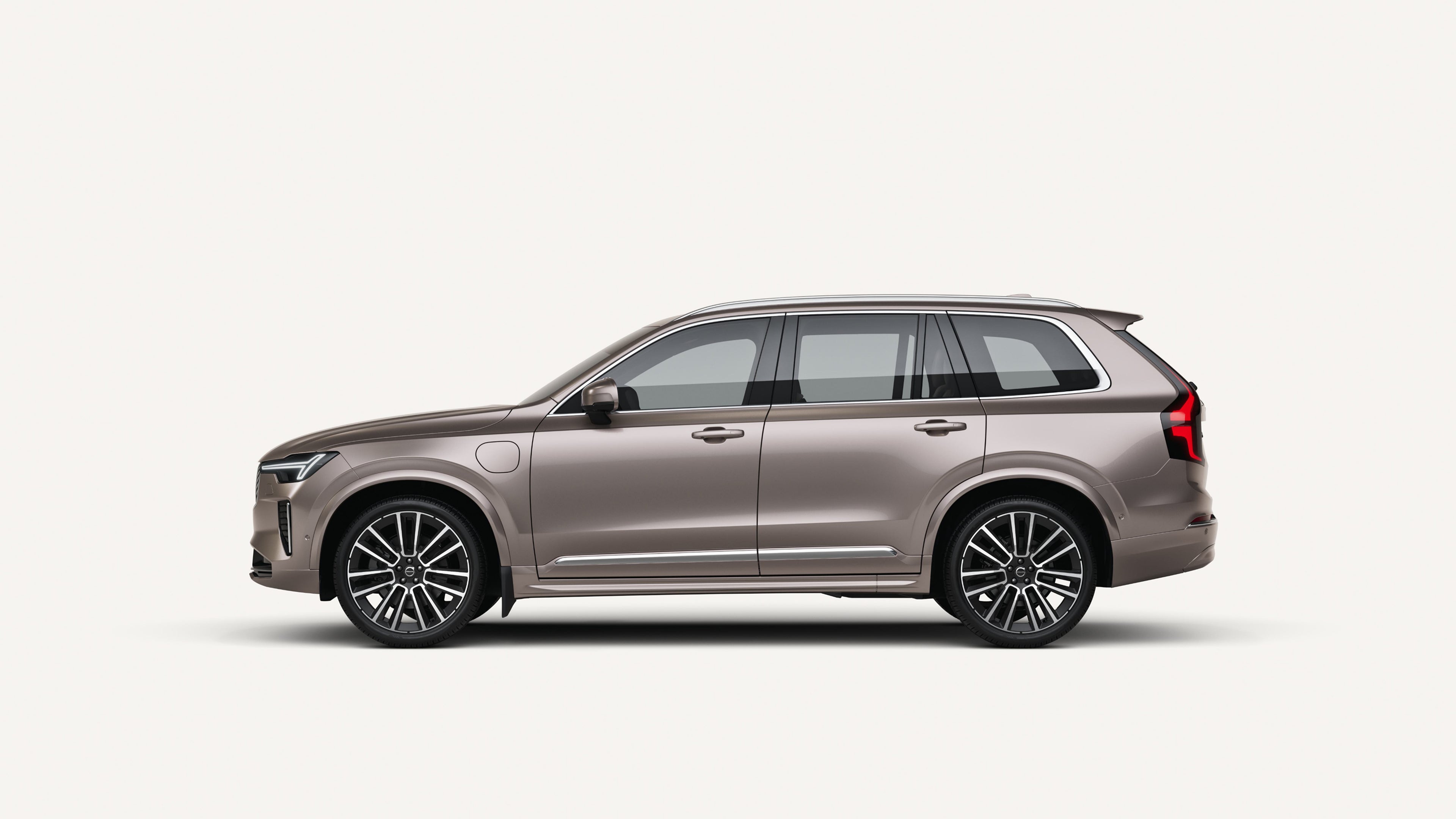 Large plug-in hybrid SUV Image