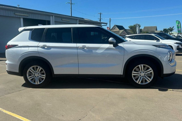 2022 MY23 Mitsubishi Outlander ZM ES SUV Image 2