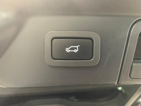 2021 Land Rover Range Rover Velar L560 P400 R-Dynamic HSE SUV image 20