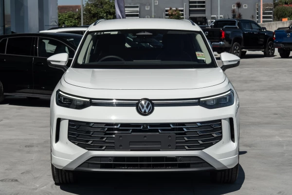 2026 Volkswagen Tayron R4 150TSI eHybrid Elegance SUV Image 4