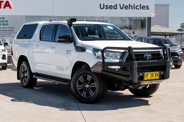 2022 Toyota HiLux GUN126R SR Cab Chassis Image 1