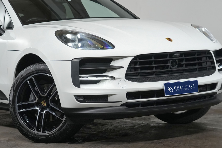 2021 Porsche Macan SUV Image 2