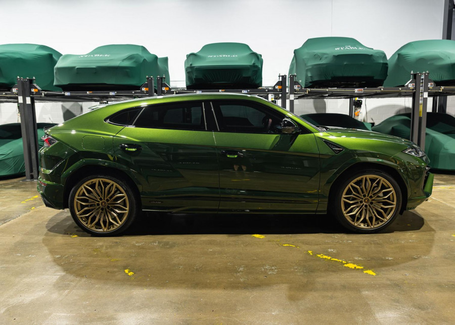 2025 Lamborghini Urus 636 SE SUV Image 2