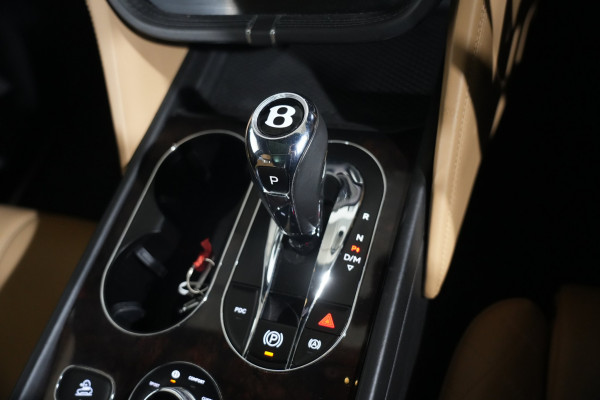 2016 Bentley Bentayga SUV Image 16