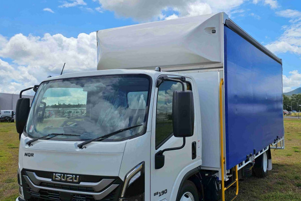 2025 Isuzu  NQR 88/80-190 AM D42 FREIGHT Curtainsider Image 3