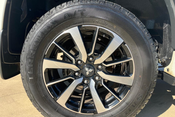 2018 Mitsubishi Pajero Sport QE GLS SUV Image 34