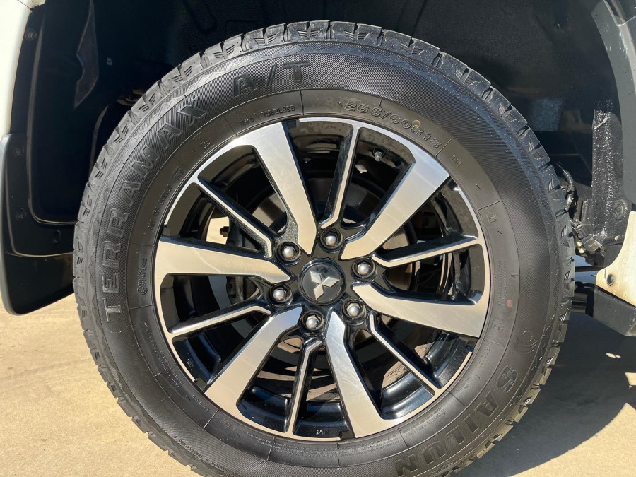 2018 Mitsubishi Pajero Sport QE GLS SUV Image 34