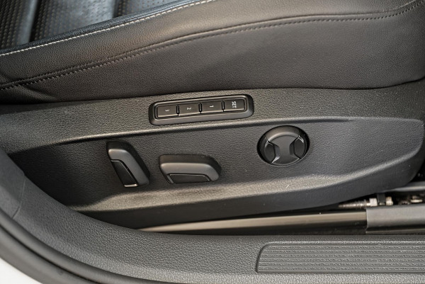 2018 Volkswagen Golf 7.5 110TSI Highline Wagon image 17