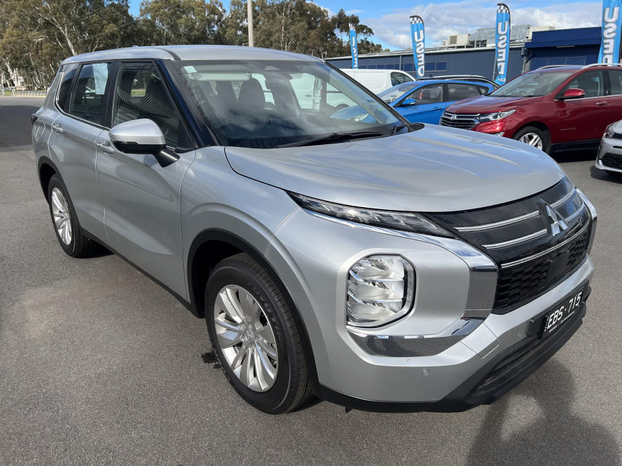 2025 Mitsubishi Outlander ZM ES SUV Image 3