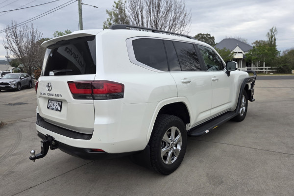 2024 Toyota LandCruiser FJA300R VX SUV Image 9