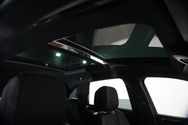 2022 Porsche Macan SUV Image 24