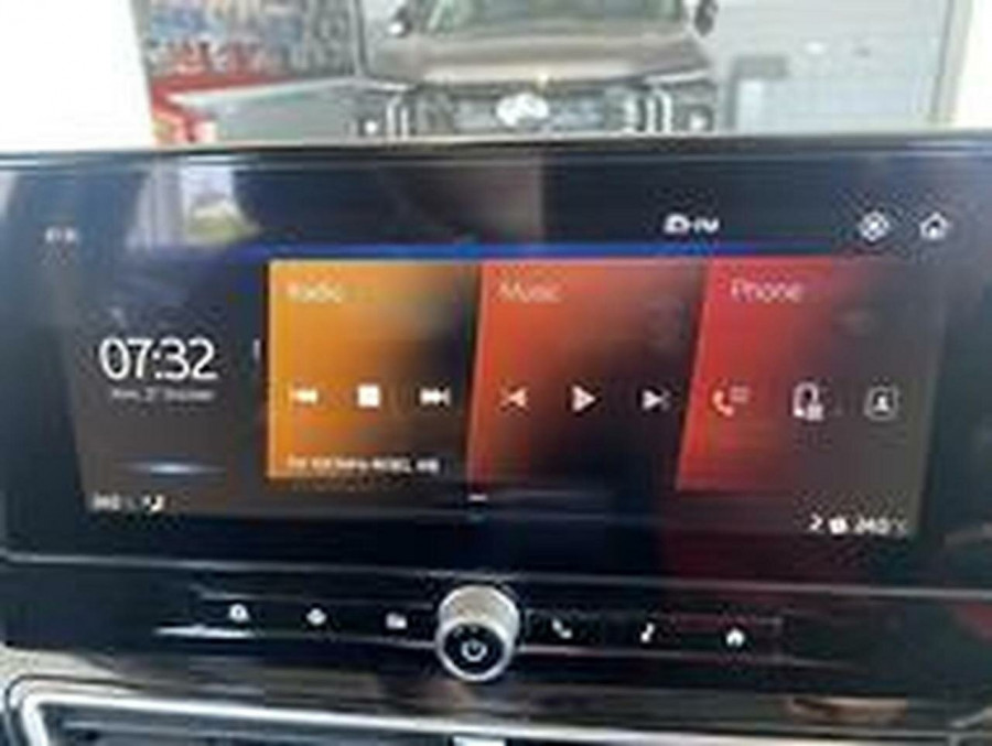 2025 Mahindra XUV3X0  AX5L SUV Image 19