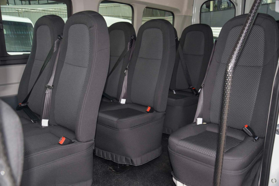 2024 LDV Deliver 9  12-Seat Bus Image 11