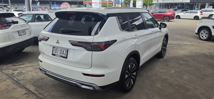 2025 Mitsubishi Outlander ZM LS SUV Image 7