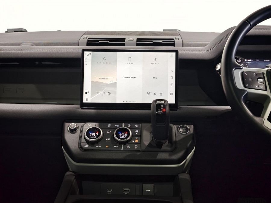 2022 MY23.5 Land Rover Defender L663 110 D300 SE SUV Image 15