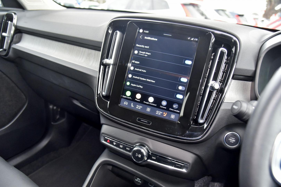 2025 Volvo XC40 XZ Plus B4 SUV Image 6