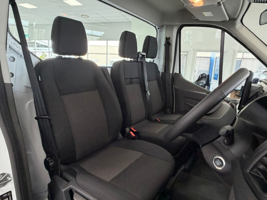 2025 MY25.75 Ford Transit VO 500E Cab Chassis Image 9
