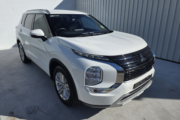 2024 Mitsubishi Outlander ZM LS SUV