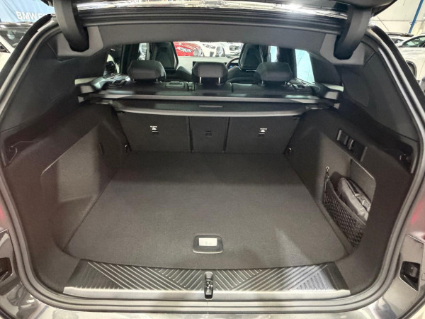 2025 BMW X3 G45 40d xDrive SUV image 9