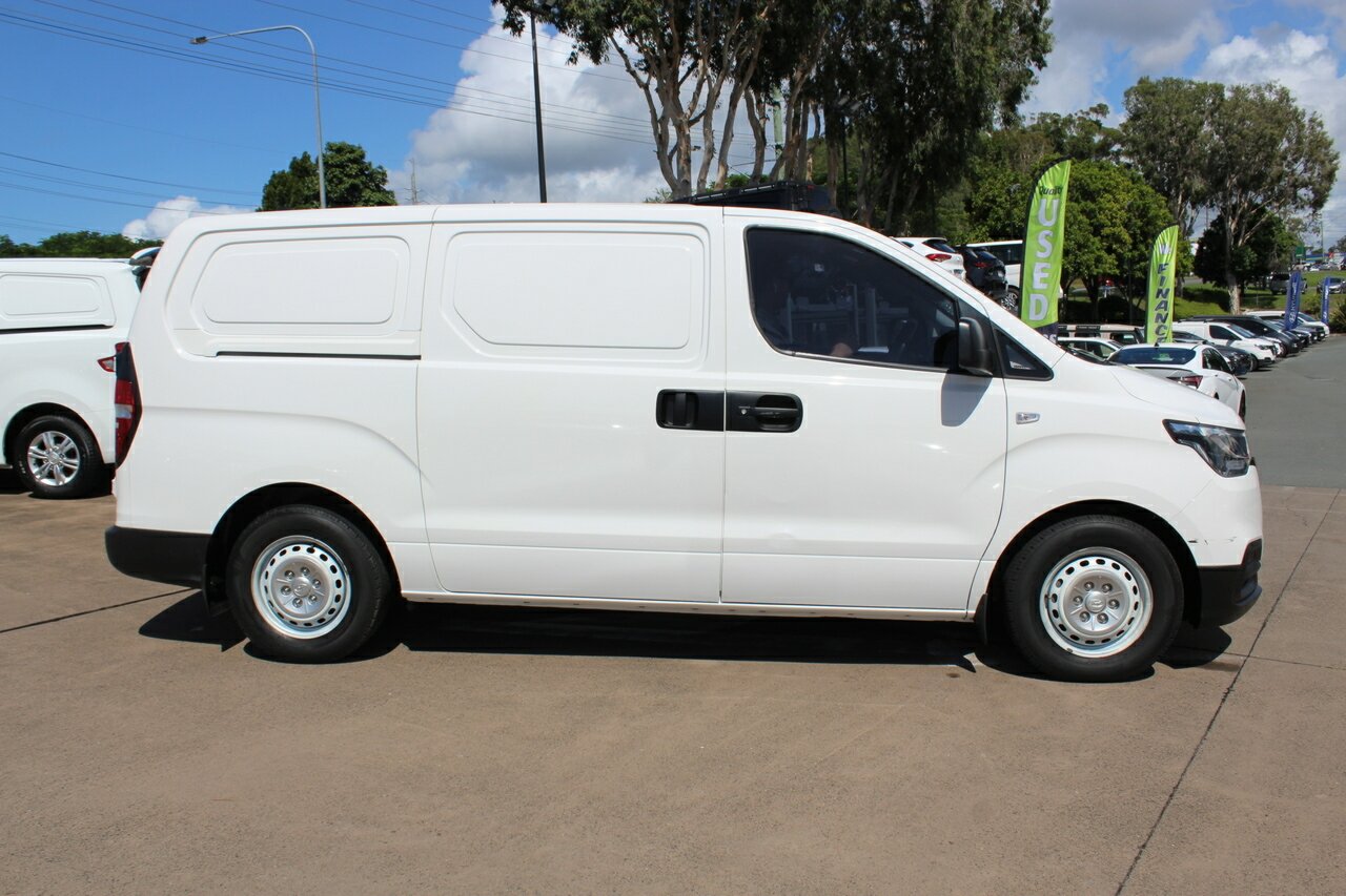 2019 Hyundai iLoad TQ4  Van Image 11