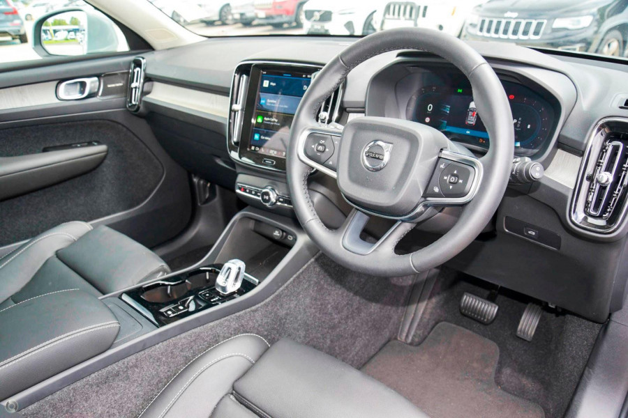 2024 MY25 Volvo XC40 XZ Ultra B4 Bright SUV Image 12