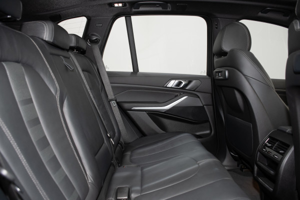 2022 BMW X5 xDrive30d SUV Image 3