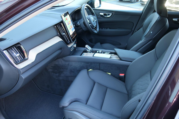 2025 Volvo XC60 UZ Plus T8 Plug-in Hybrid Dark SUV Image 14