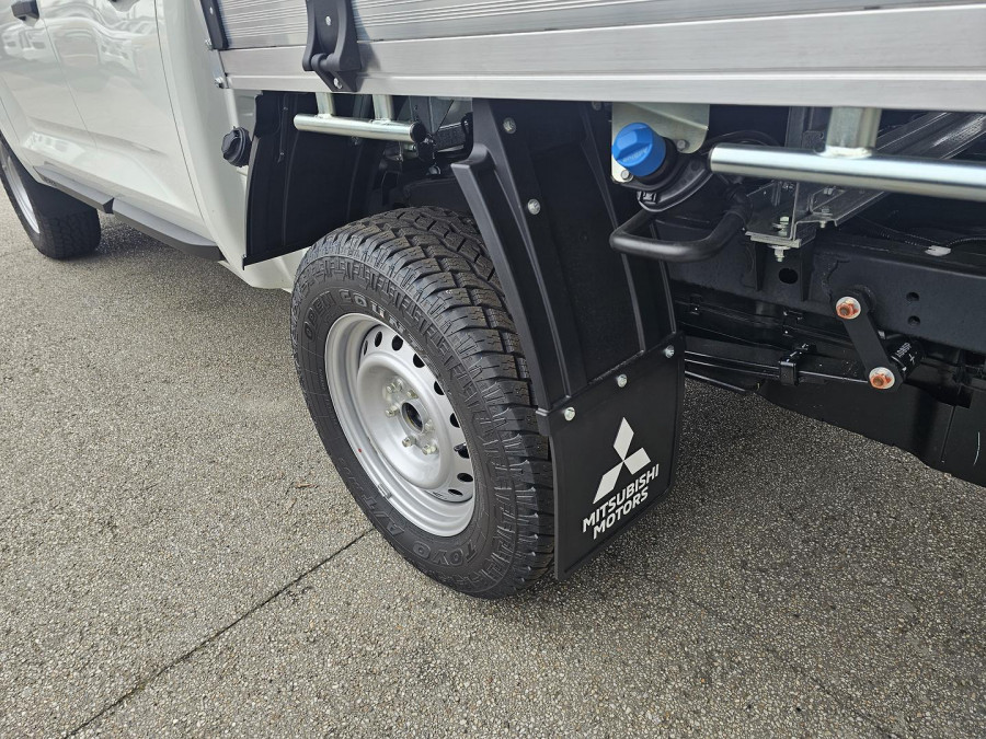 2025 Mitsubishi Triton MV  GLX Cab Chassis Image 7