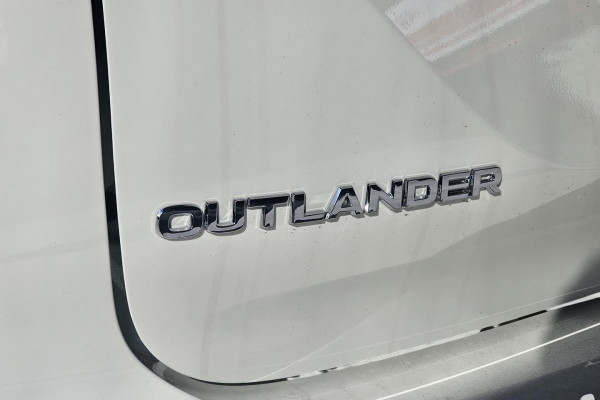 2025 Mitsubishi Outlander ZM LS SUV Image 4