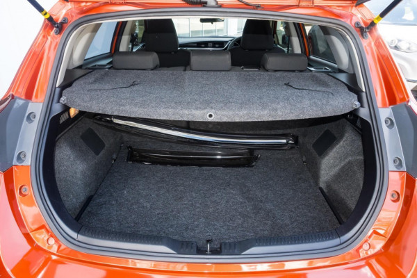 2016 Toyota Corolla ZRE182R SX Hatch Image 20