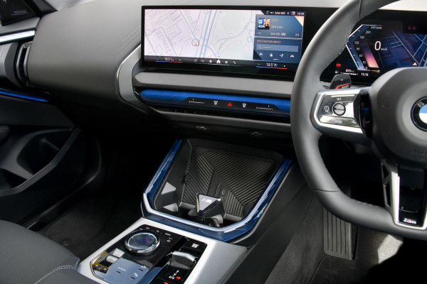 2025 BMW X3 G45 40d xDrive SUV image 7