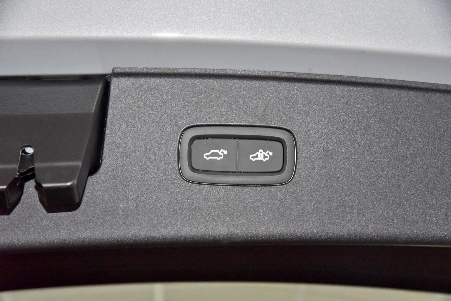 2025 Volvo EX90 No Series Plus Twin Motor SUV Image 18